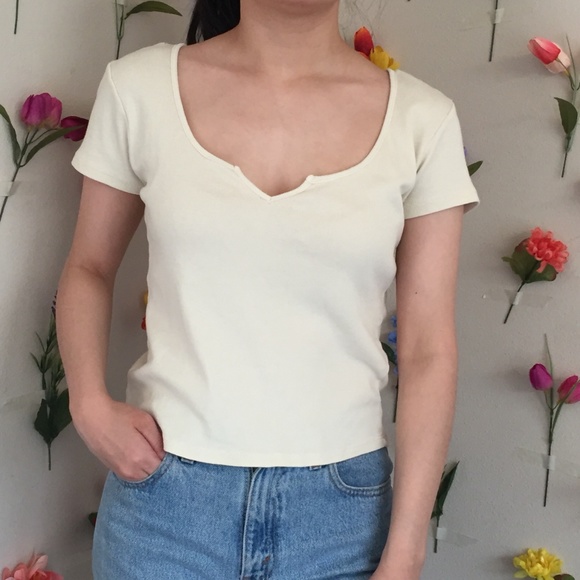 BRANDY MELVILLE PALE YELLOW MONET TOP - Picture 2 of 3